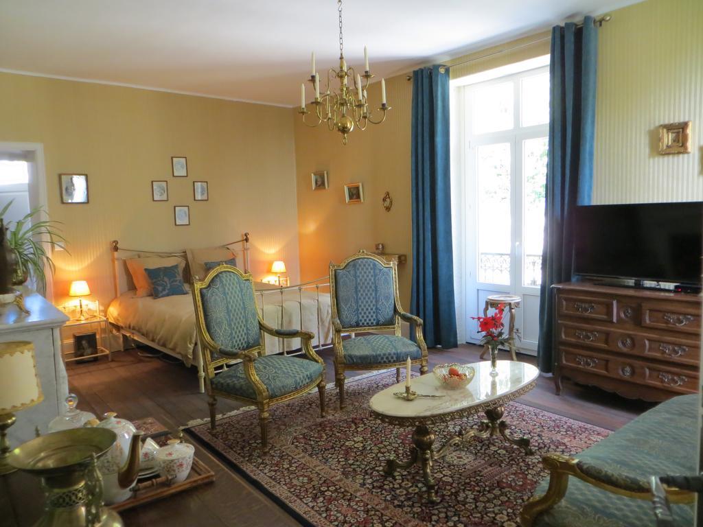 Bed and Breakfast Le Bailli De Montsaugeon Habitación foto
